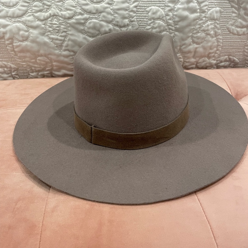 Hat - Wyeth wool hat, grey/taupe in color